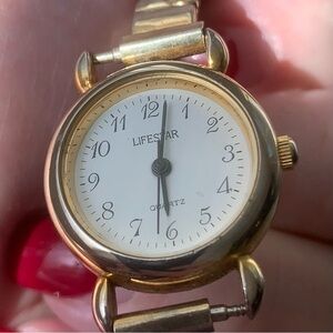 VINTAGE QUARTZ LIFESTAR WATCH STRETCH UNIQUE DESIGN BAND PATINA FROM AGE RUNS